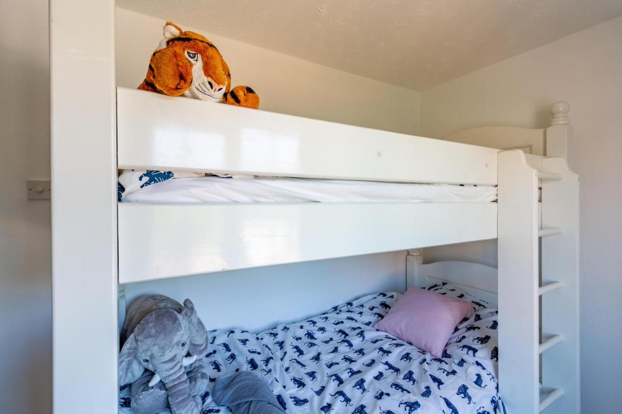Family Friendly Cottage With Bunk Beds And Courtyard Malmesbury Ngoại thất bức ảnh
